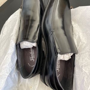 NEW w/Box FLORSHEIM Men’s slipped on Dress Shoes.
